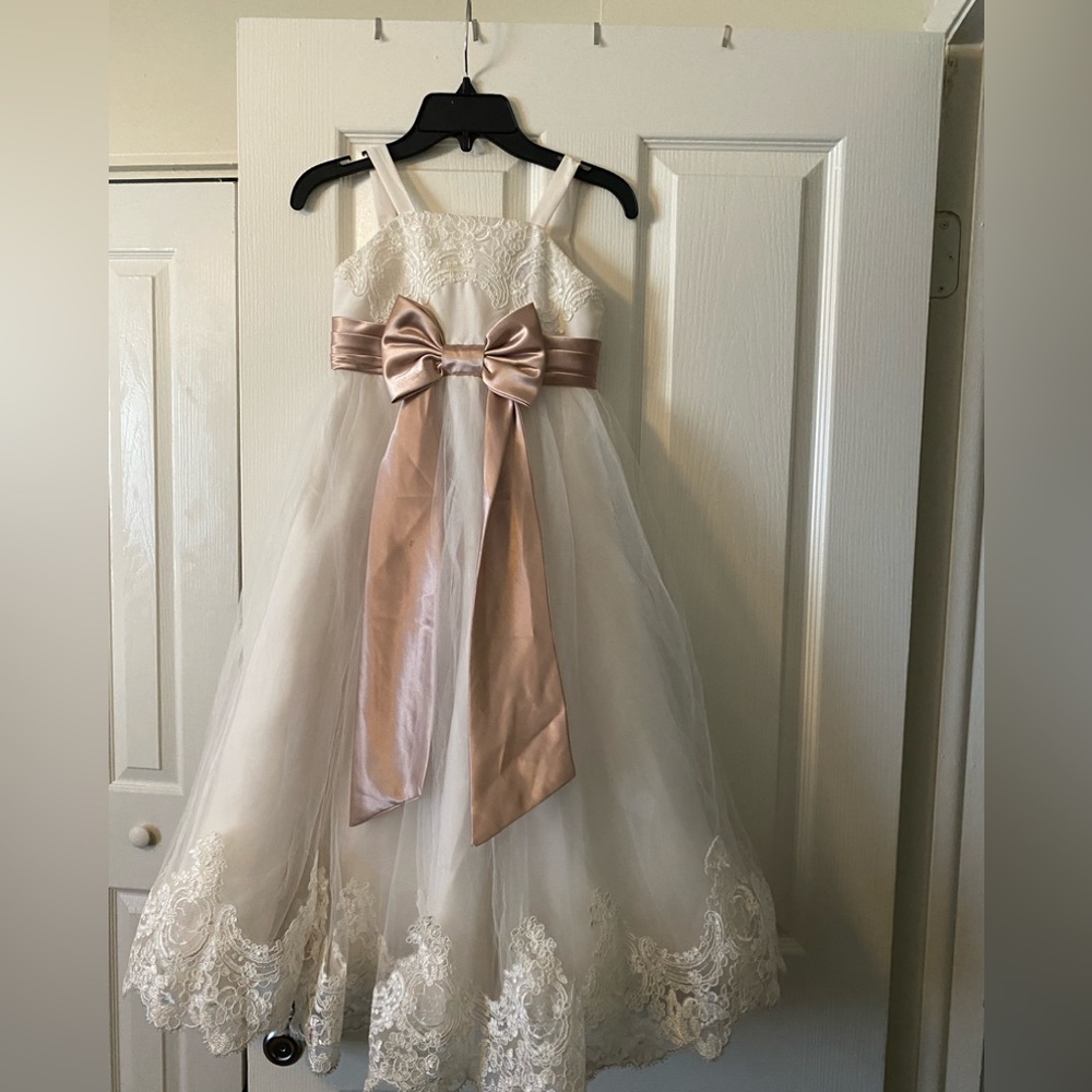 CHANTILLY PLACE - CREAM & LACE DRESS